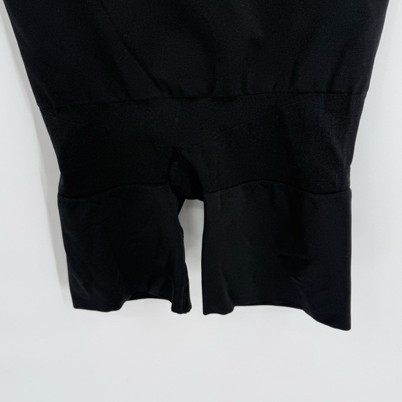 Spanx Assets High Waist Mid Thigh Shaping Short Womens 1X Black Shapewear - Picture 3 of 6